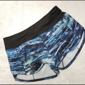 blue and black lulu shorts 💙🖤